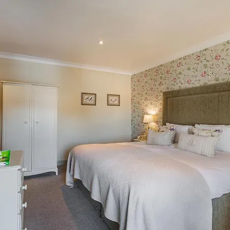 Hotel The Feathers 4*