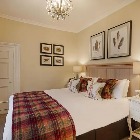 Hotel The Feathers
