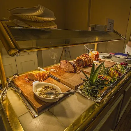 The Feathers Hotel 4*
