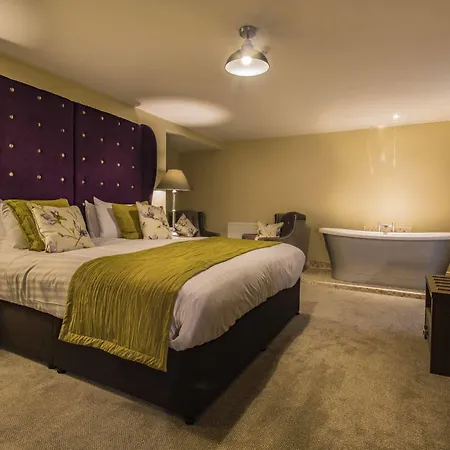 Hotel The Feathers