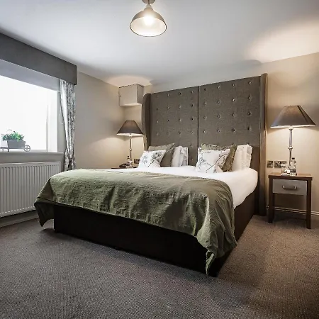 The Feathers Hotel 4*