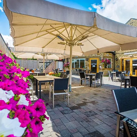ホテル The Feathers Hotel, Helmsley, North Yorkshire - The Coaching Group 4*