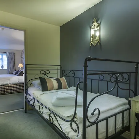 ホテル The Feathers Hotel, Helmsley, North Yorkshire - The Coaching Group 4*