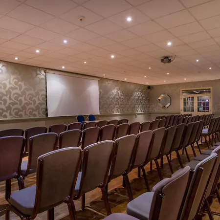 ホテル The Feathers Hotel, Helmsley, North Yorkshire - The Coaching Group 4*
