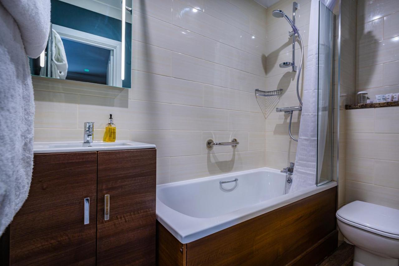 Hotel The Feathers Hotel, Helmsley, North Yorkshire - The Coaching Inn ...